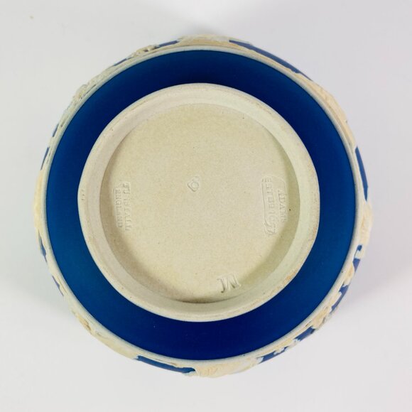 RARE !! Vintage Wedgwood Cobalt Blue Jasperware Creamer and Sugar Bowl - Picture 12 of 12